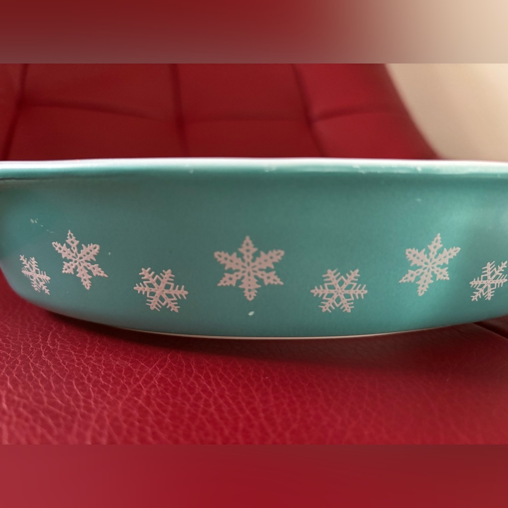 Pyrex Snowflake Divided Dish - Picture 7 of 9
